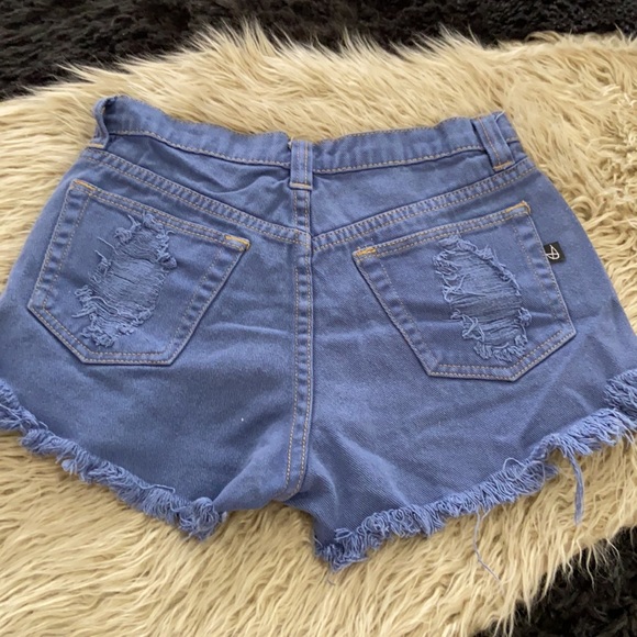 MinkPink Shorts Sz XS - Picture 3 of 3